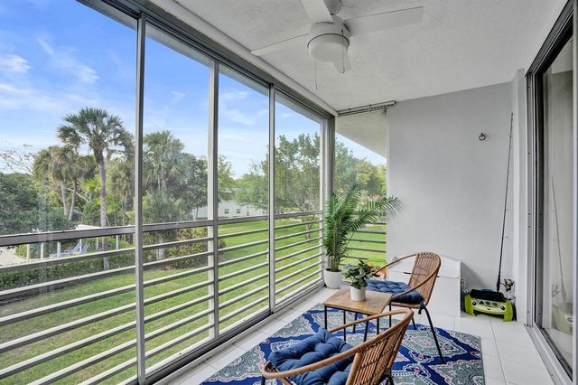 4200 Oaks Terrace 203, Pompano Beach, FL 33069