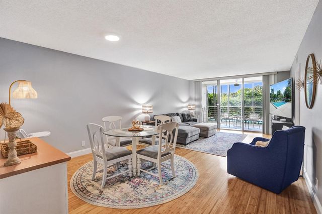 4200 Oaks Terrace 203, Pompano Beach, FL 33069