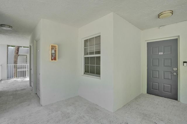 4200 Oaks Terrace 203, Pompano Beach, FL 33069