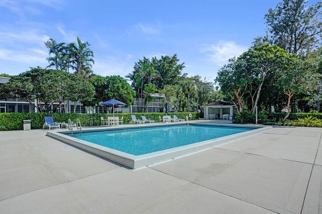 4200 Oaks Terrace 203, Pompano Beach, FL 33069