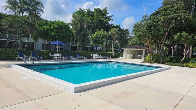 4200 Oaks Terrace 203, Pompano Beach, FL 33069