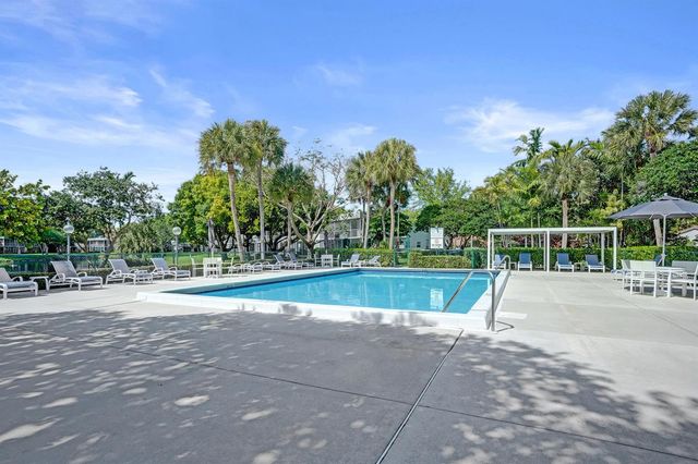 4200 Oaks Terrace 203, Pompano Beach, FL 33069