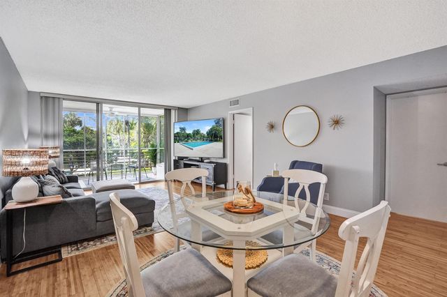 4200 Oaks Terrace 203, Pompano Beach, FL 33069