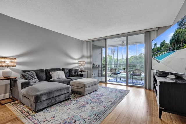 4200 Oaks Terrace 203, Pompano Beach, FL 33069