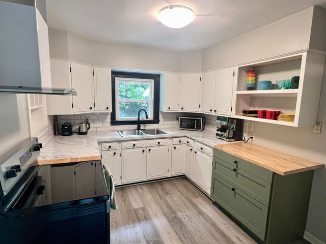 2846 Oak Street, Stevensville Vllg, MI 49127