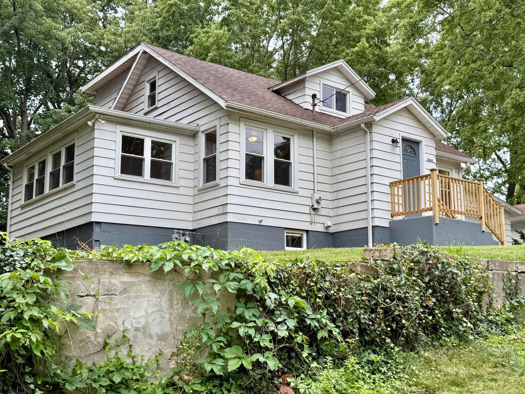 2846 Oak Street, Stevensville Vllg, MI 49127