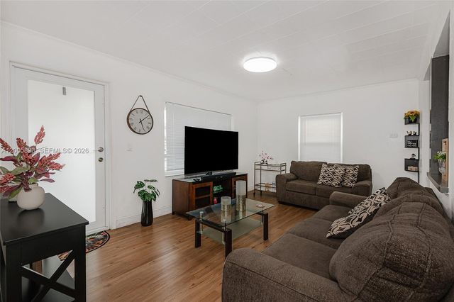 367 E 46th St, Hialeah, FL 33013