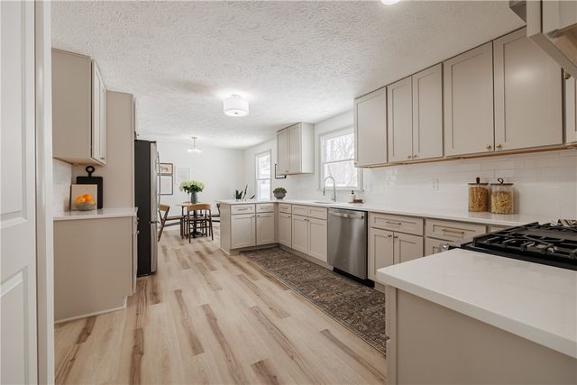 1427 Tudor Way, Farmington, NY 14425