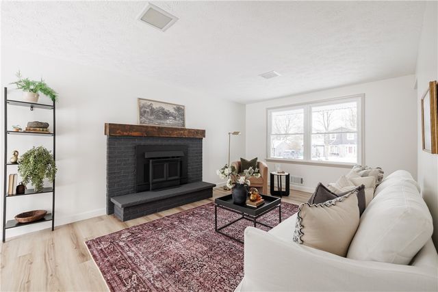 1427 Tudor Way, Farmington, NY 14425