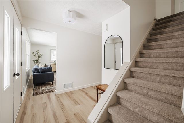 1427 Tudor Way, Farmington, NY 14425