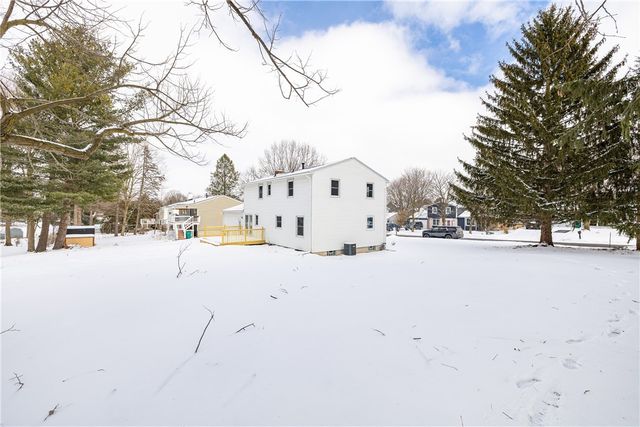 1427 Tudor Way, Farmington, NY 14425