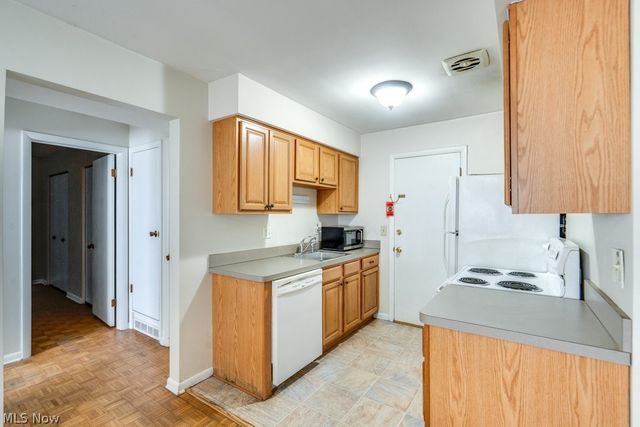 25600 Country Club Boulevard 4, North Olmsted, OH 44070