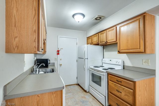 25600 Country Club Boulevard 4, North Olmsted, OH 44070