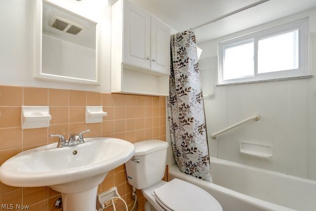 25600 Country Club Boulevard 4, North Olmsted, OH 44070