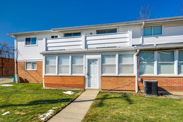 25600 Country Club Boulevard 4, North Olmsted, OH 44070