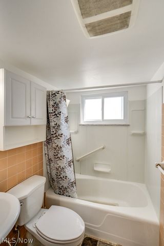 25600 Country Club Boulevard 4, North Olmsted, OH 44070