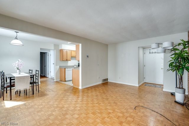 25600 Country Club Boulevard 4, North Olmsted, OH 44070