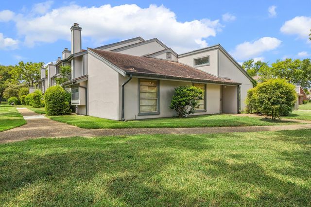 5864 Village Forest Court, Houston, TX 77092
