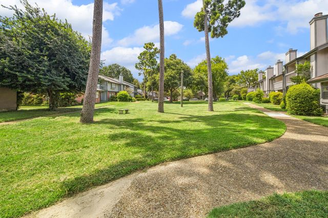5864 Village Forest Court, Houston, TX 77092