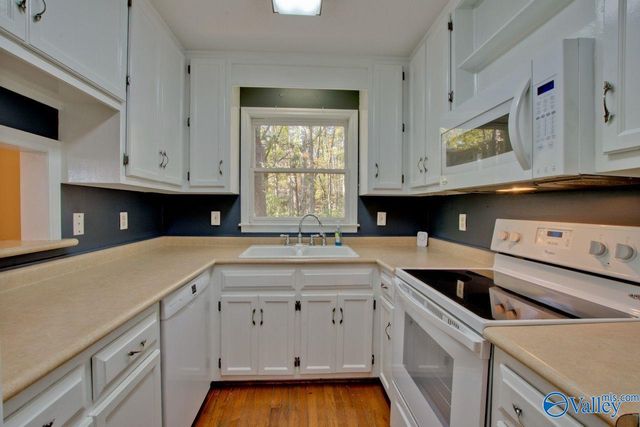 3018 Live Oak Lane, Huntsville, AL 35802