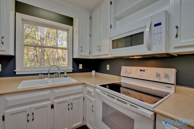 3018 Live Oak Lane, Huntsville, AL 35802