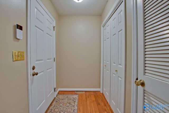 3018 Live Oak Lane, Huntsville, AL 35802