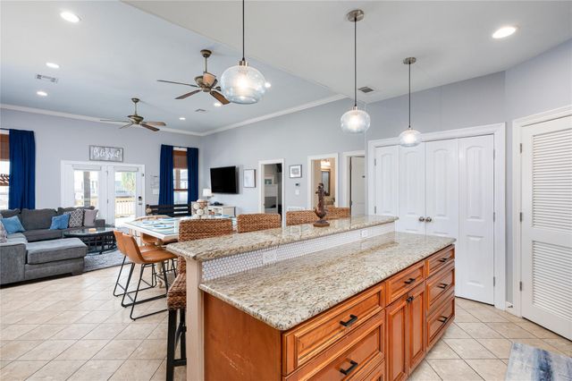 866 Townsend Drive, Crystal Beach, TX 77650
