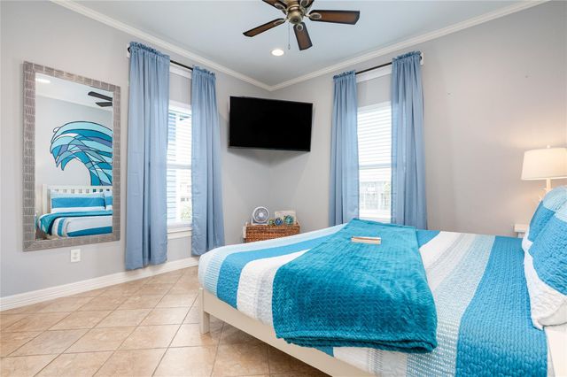 866 Townsend Drive, Crystal Beach, TX 77650