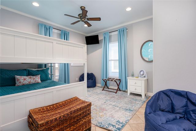 866 Townsend Drive, Crystal Beach, TX 77650