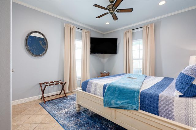 866 Townsend Drive, Crystal Beach, TX 77650