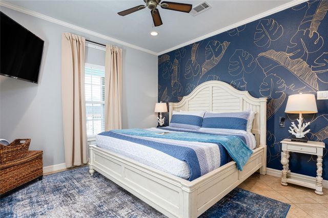 866 Townsend Drive, Crystal Beach, TX 77650