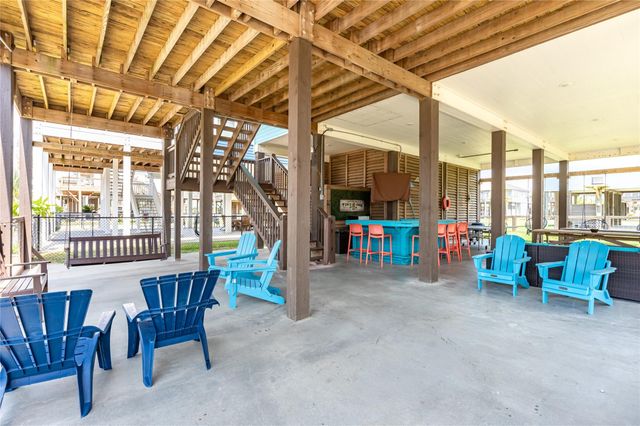 866 Townsend Drive, Crystal Beach, TX 77650