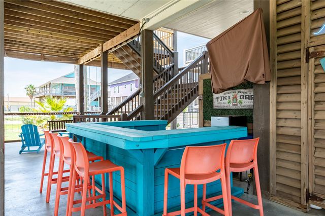 866 Townsend Drive, Crystal Beach, TX 77650