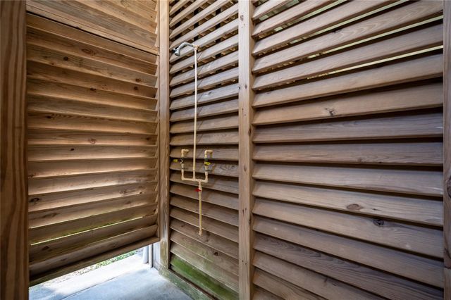 866 Townsend Drive, Crystal Beach, TX 77650