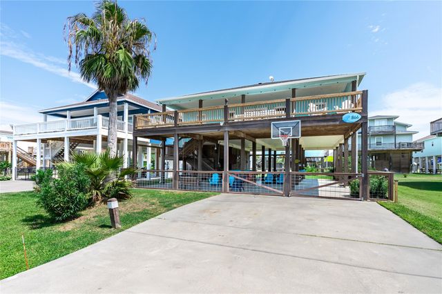 866 Townsend Drive, Crystal Beach, TX 77650