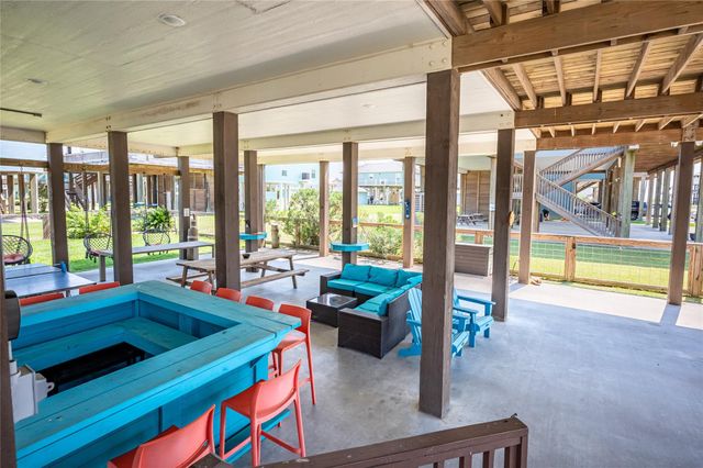 866 Townsend Drive, Crystal Beach, TX 77650