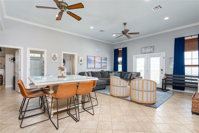 866 Townsend Drive, Crystal Beach, TX 77650