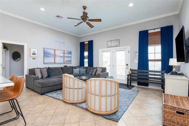 866 Townsend Drive, Crystal Beach, TX 77650