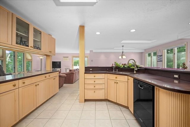 25 Curtis St, Auburn, MA 01501