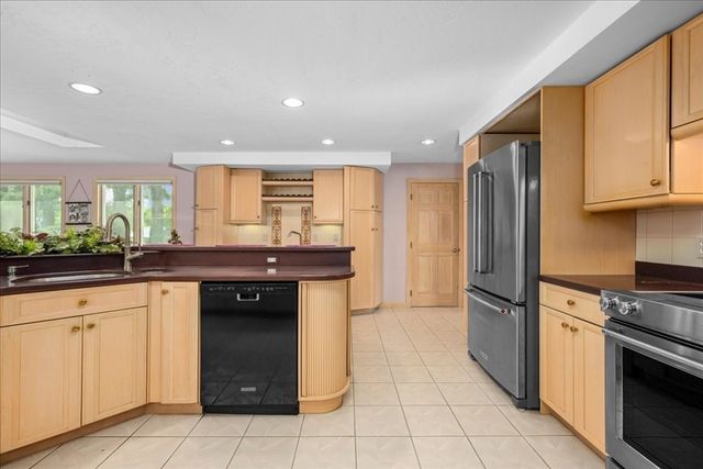 25 Curtis St, Auburn, MA 01501