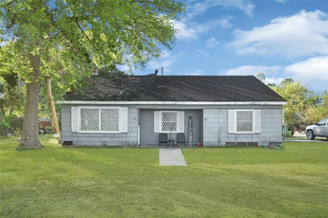 2926 Massey Tompkins Road, Baytown, TX 77521