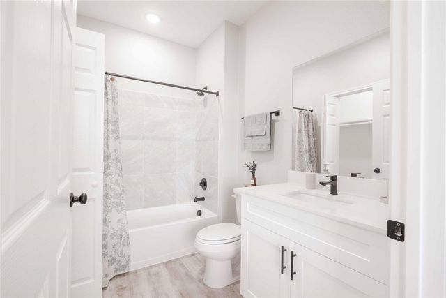 2101 Renike Road 2105, Waller, TX 77484