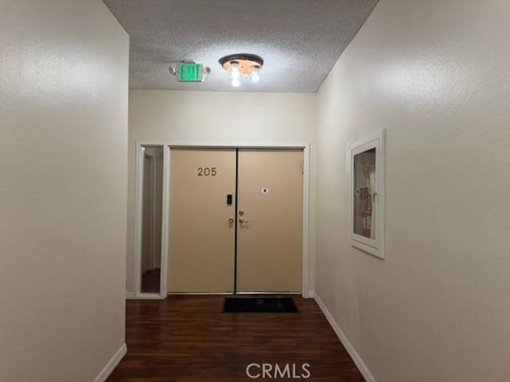 5237 Newcastle Avenue 205, Encino, CA 91316 — photo 3