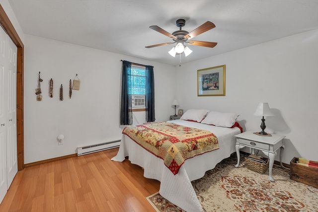 8 Tiffany Cir 8, Millbury, MA 01527