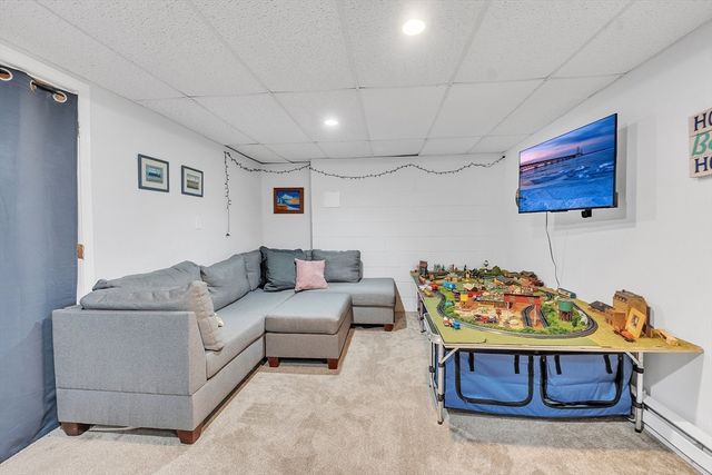 8 Tiffany Cir 8, Millbury, MA 01527