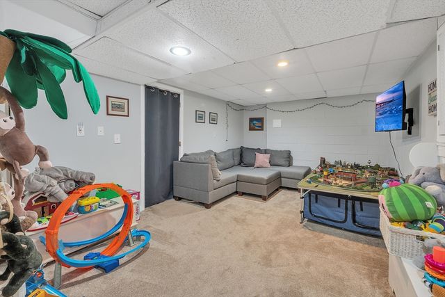 8 Tiffany Cir 8, Millbury, MA 01527