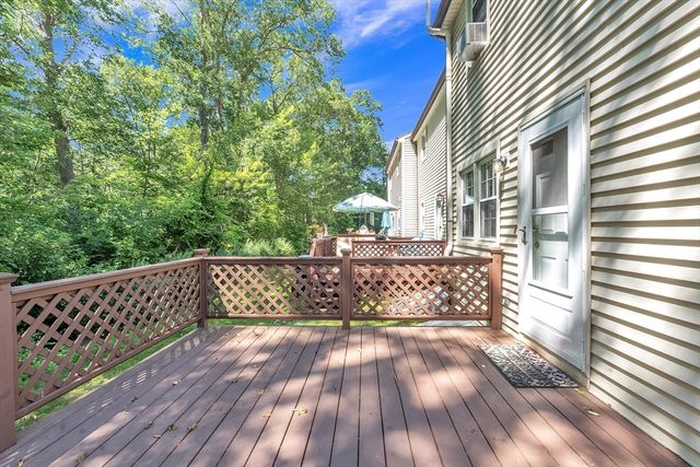 8 Tiffany Cir 8, Millbury, MA 01527
