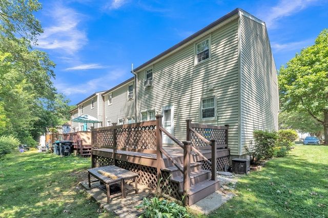 8 Tiffany Cir 8, Millbury, MA 01527