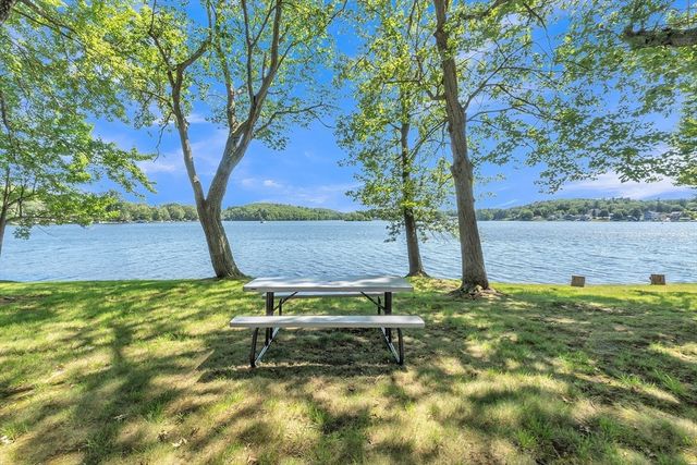8 Tiffany Cir 8, Millbury, MA 01527