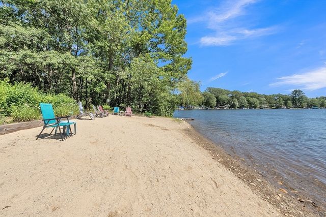 8 Tiffany Cir 8, Millbury, MA 01527